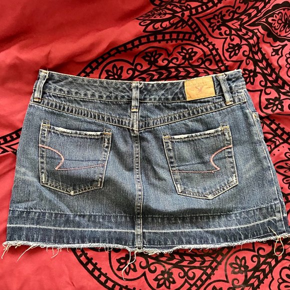 Denim Jean Miniskirt by American Eagle size 6 - Picture 1 of 2